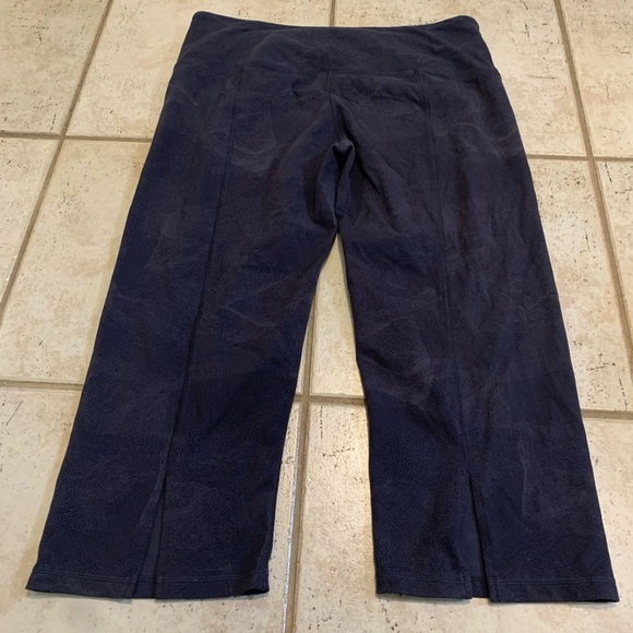 💜 Kirkland Signature Black Cropped Leggings | Size XL | Slit Hem Detail - Picture 5 of 6